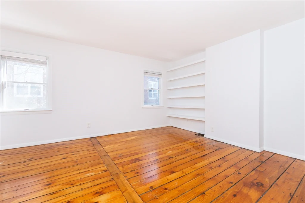 4 Cogswell Pl, North Cambridge