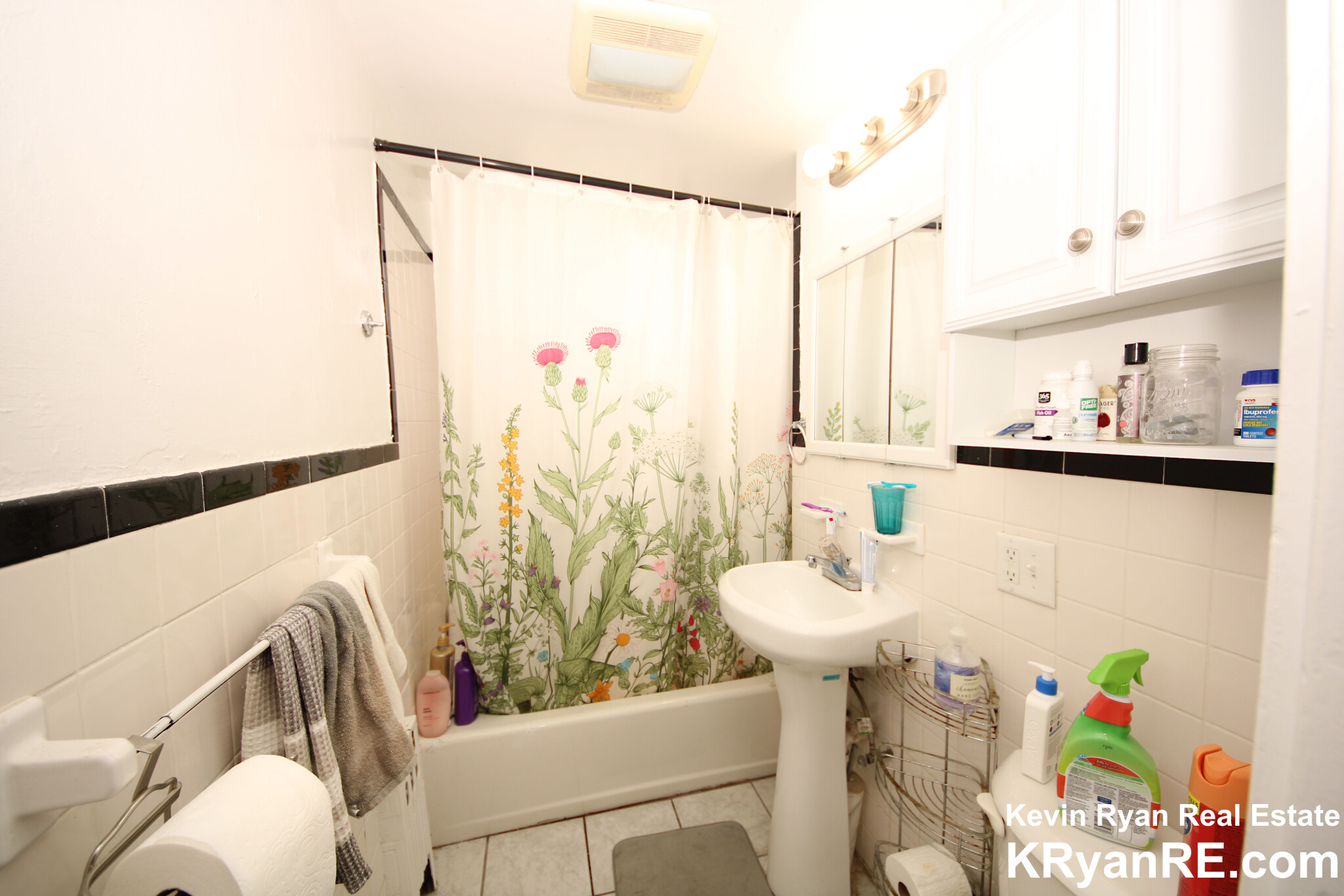 3 bed, 1 bath apartment for rent at 41 Atkins St Unit 4, Brighton — photo 3 of 3