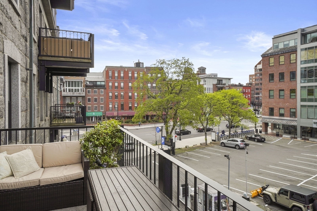 28-32 Atlantic Ave, Waterfront