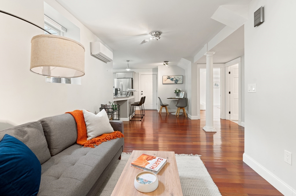 15 Millmont St, Roxbury