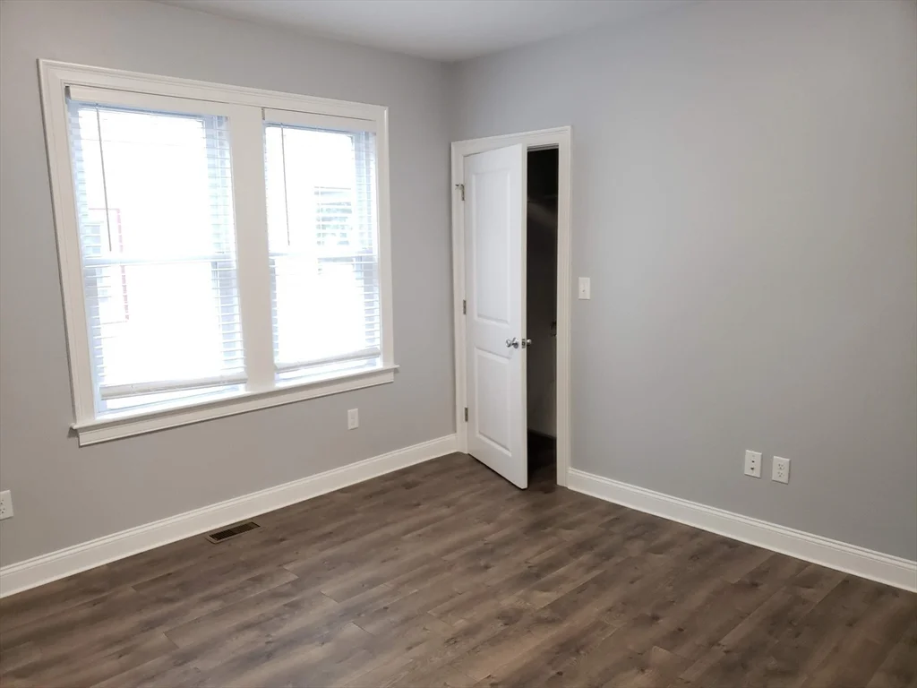 119 West Adams St, Tufts University