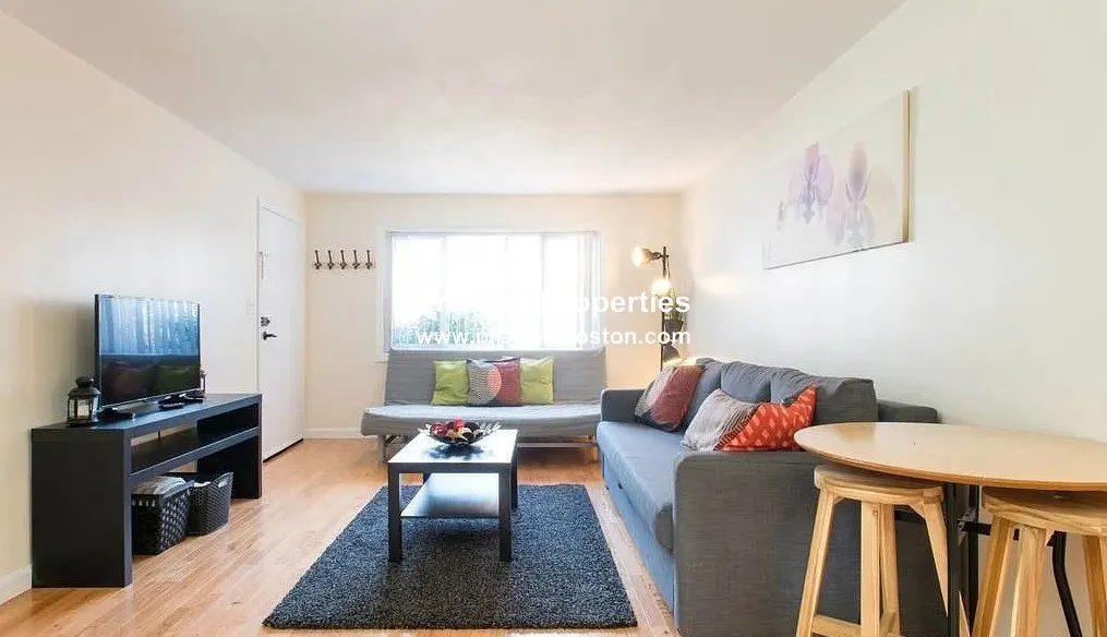 17 Oxford Circle, Belmont