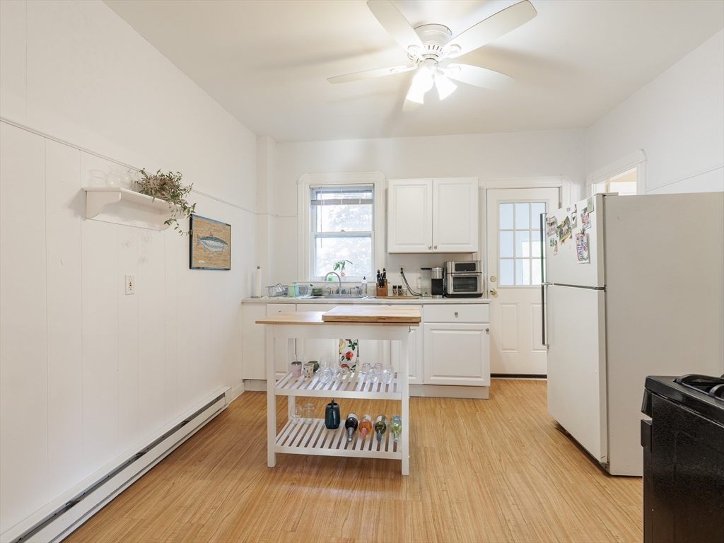 13 Oxford Ave, Belmont