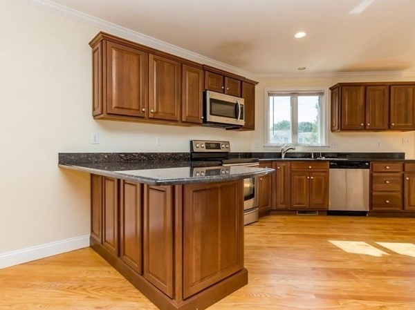 37 Hiawatha Ave, Waltham