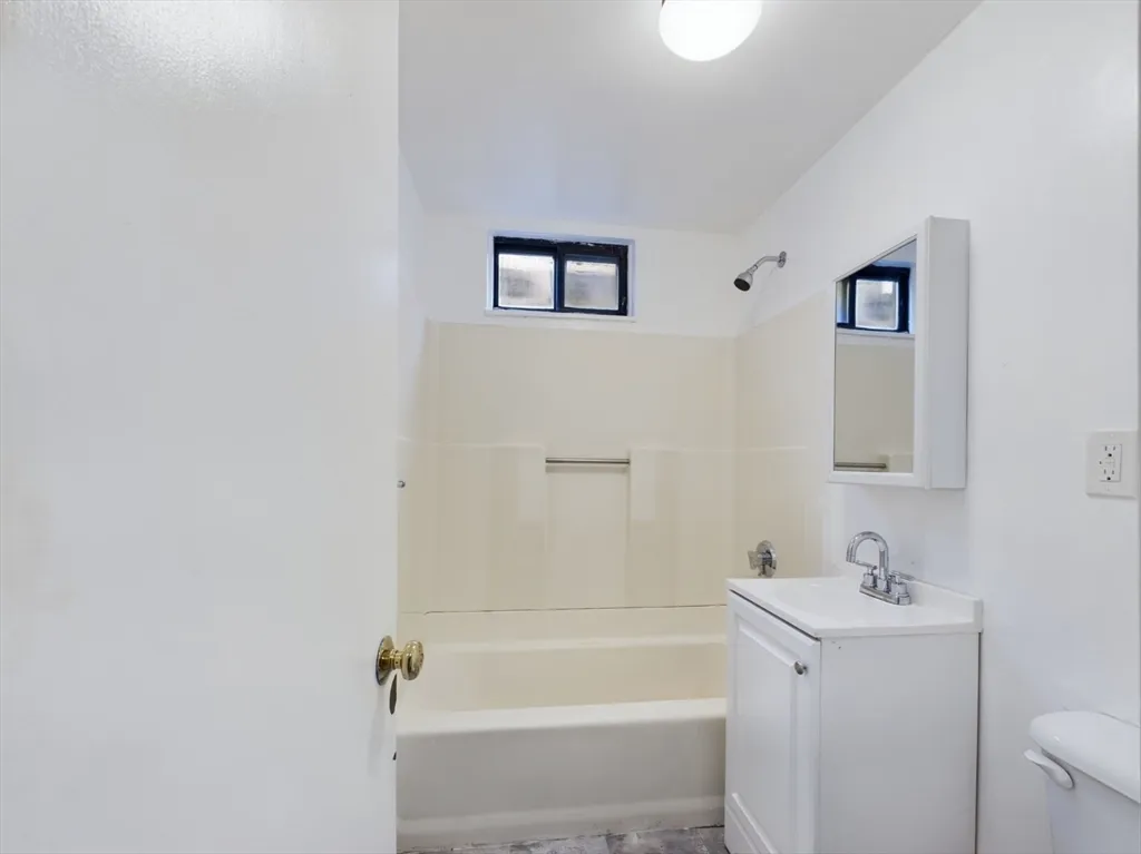 6 Parker Hill Ave, Mission Hill