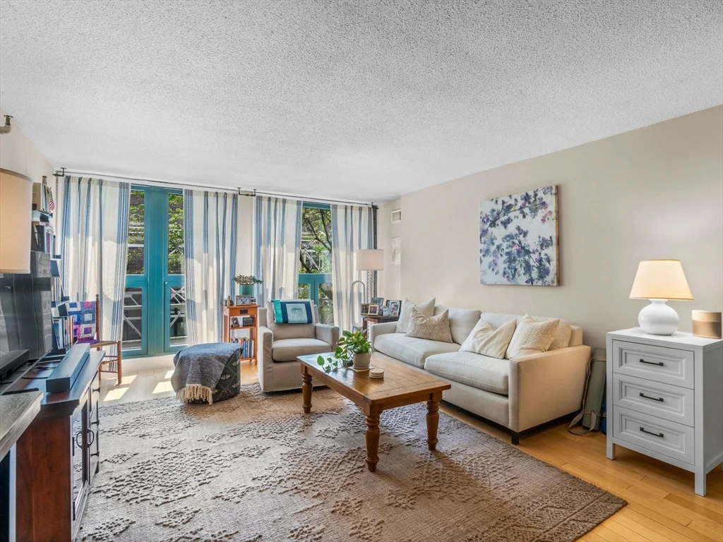 42 8th St, Charlestown