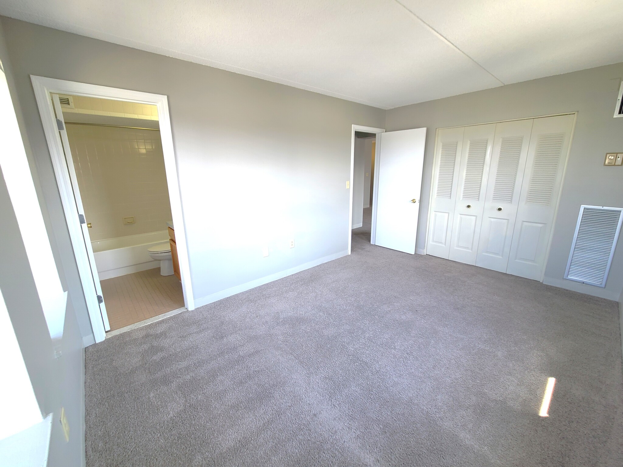 65 North Point Dr, Dorchester
