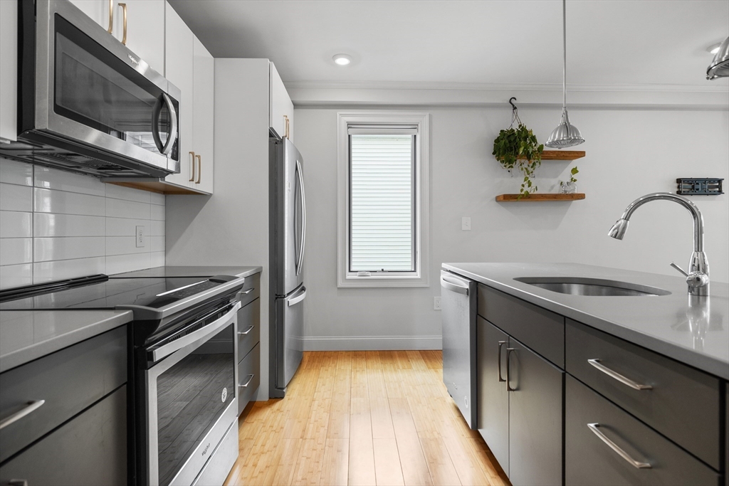 80 Everett St, East Boston