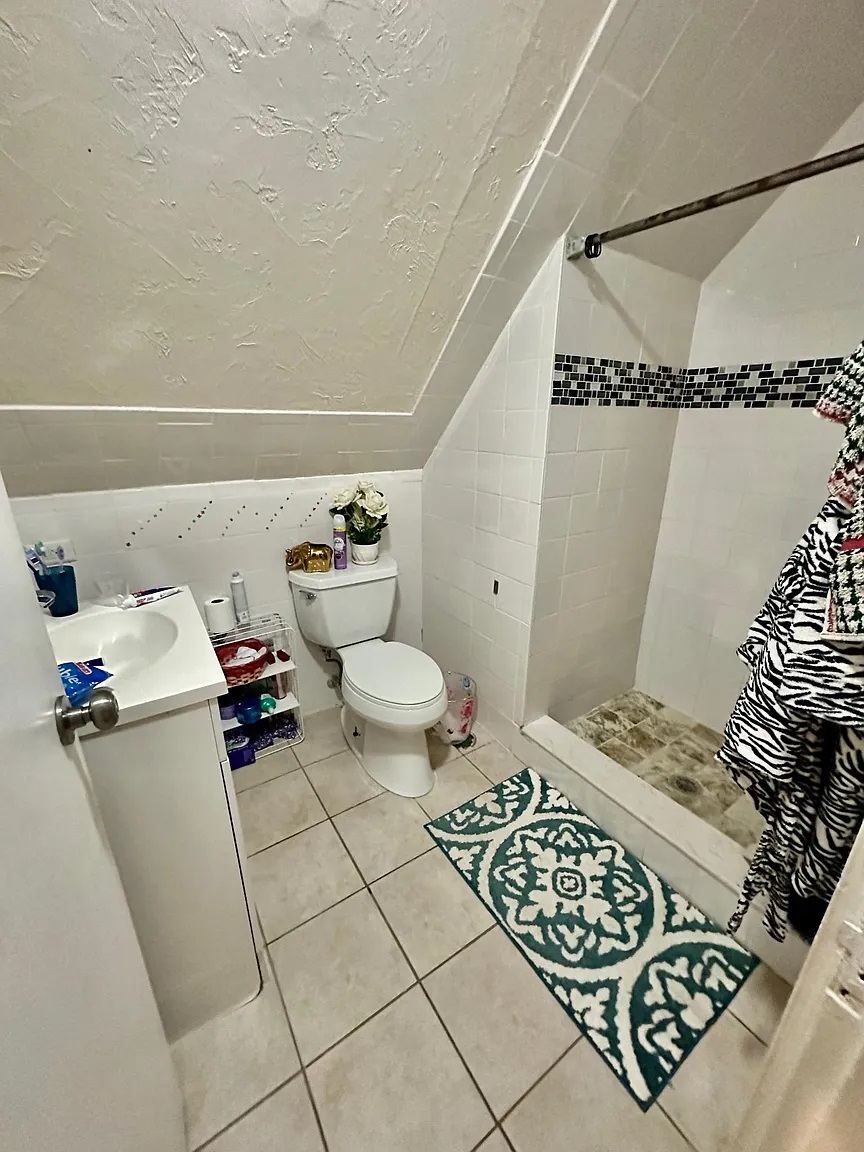 17 Stratton Ter, Banks Square