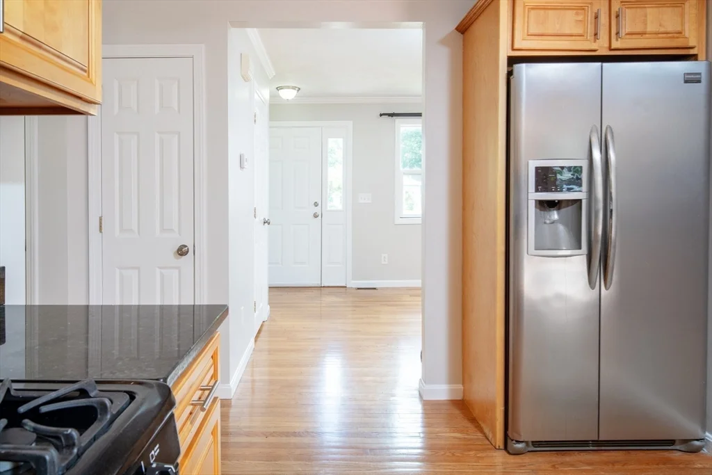 1083 Main St, Walpole