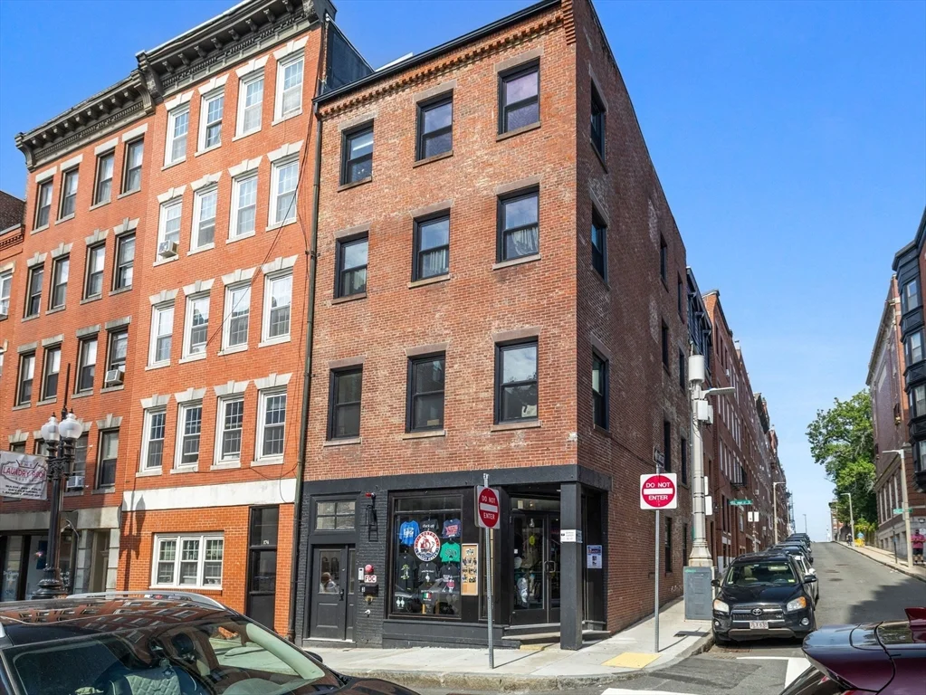 176 Salem St, North End