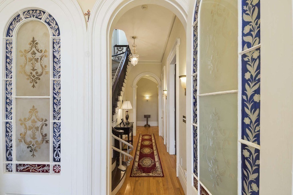 519 Main St, Waltham