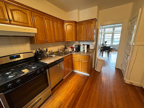 1681 Beacon St, Aspinwall Hill