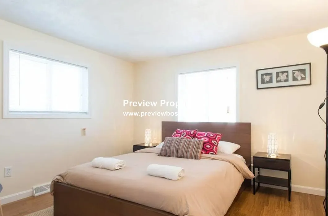 37 Oxford Circle, Belmont