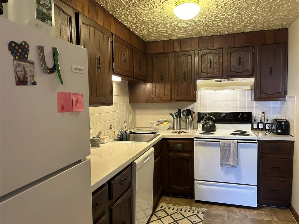 75 Winthrop St, Everett