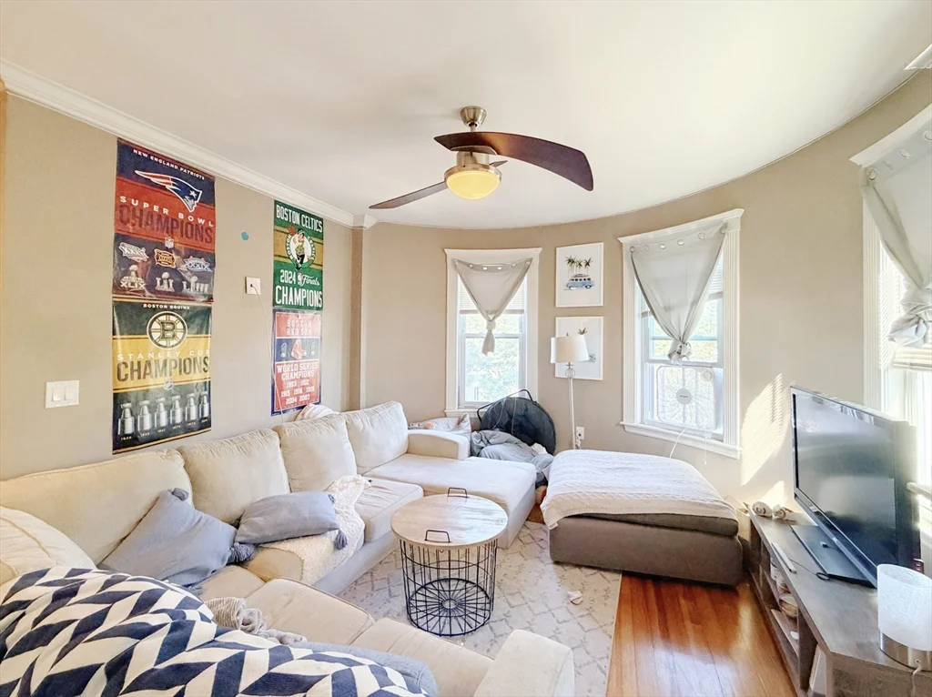 17 Pleasant St, Dorchester