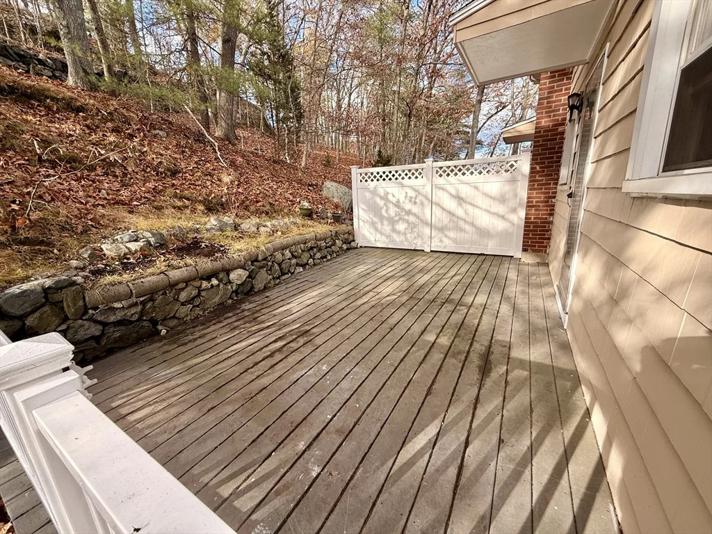 28 College Farm Rd, Waltham