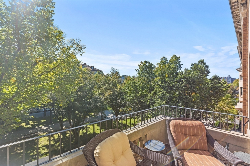 409 Commonwealth Ave, Back Bay