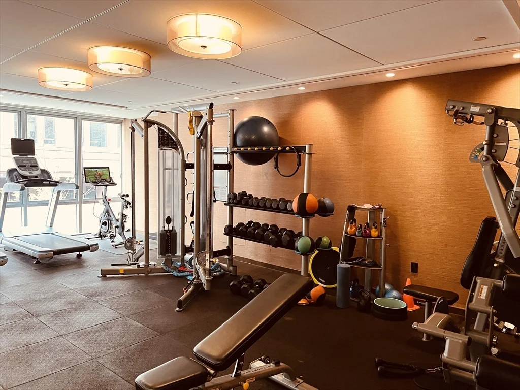 32 Traveler St, South End