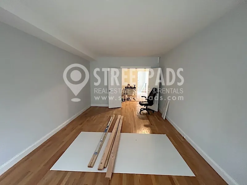 1157 Beacon St, Longwood