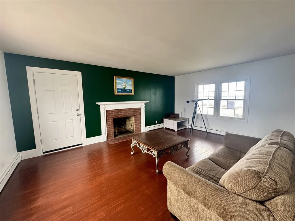 672 W Rodney French Blvd, Far North