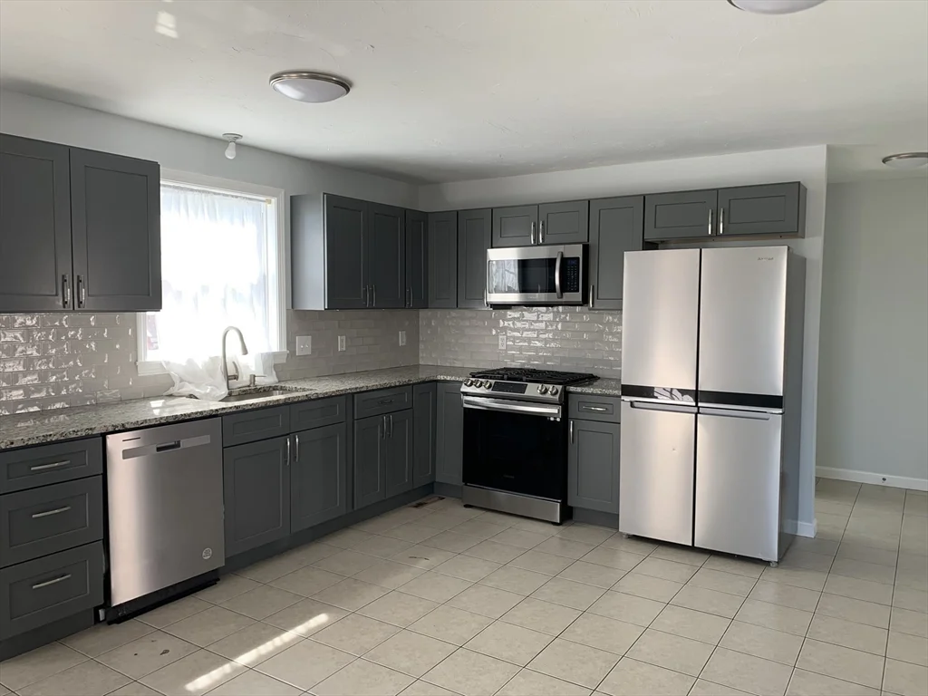 170 Lawrence St, Fall River
