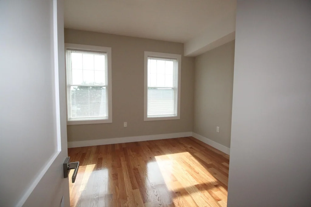 114 Main St, Everett