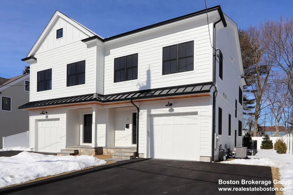 7 Sharon Ave, Auburndale