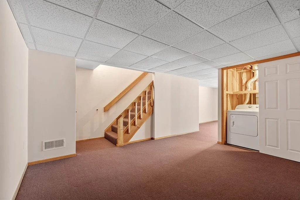 8 Deer Path, Maynard