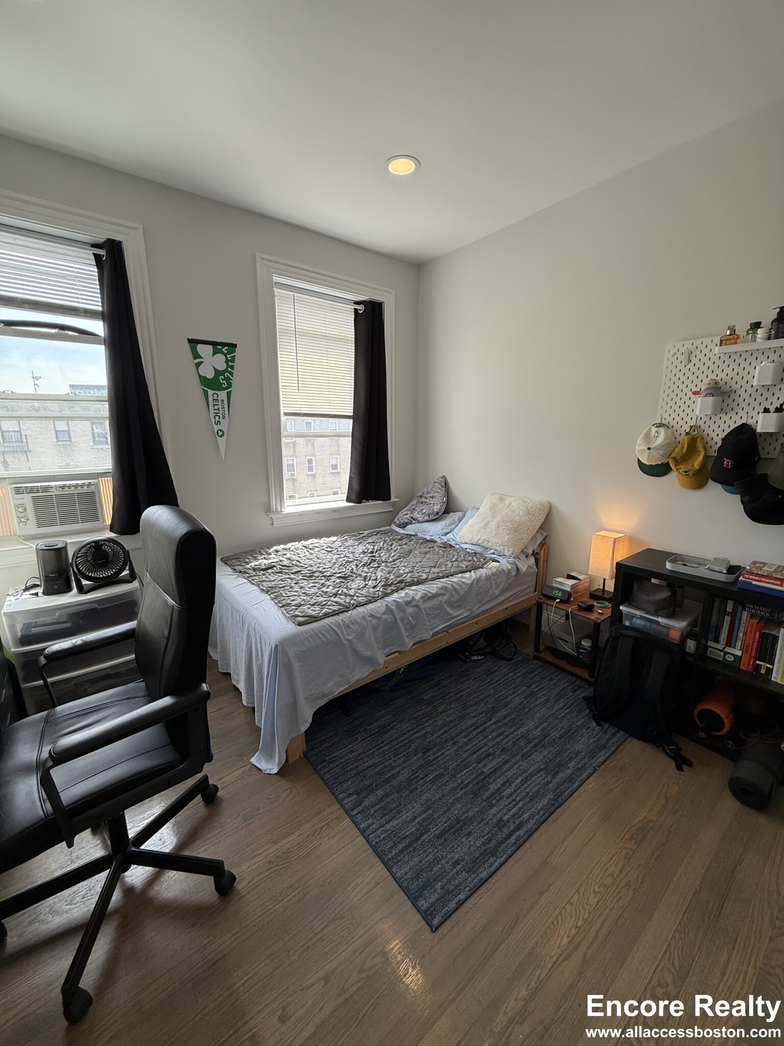 28 Queensberry St, Fenway