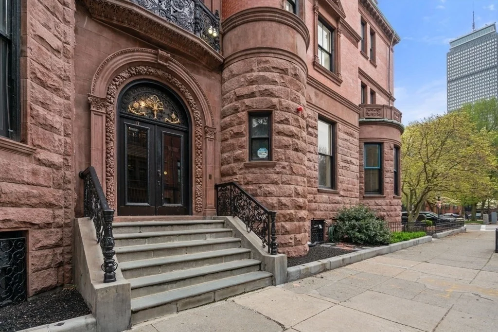 17 Gloucester St, Back Bay