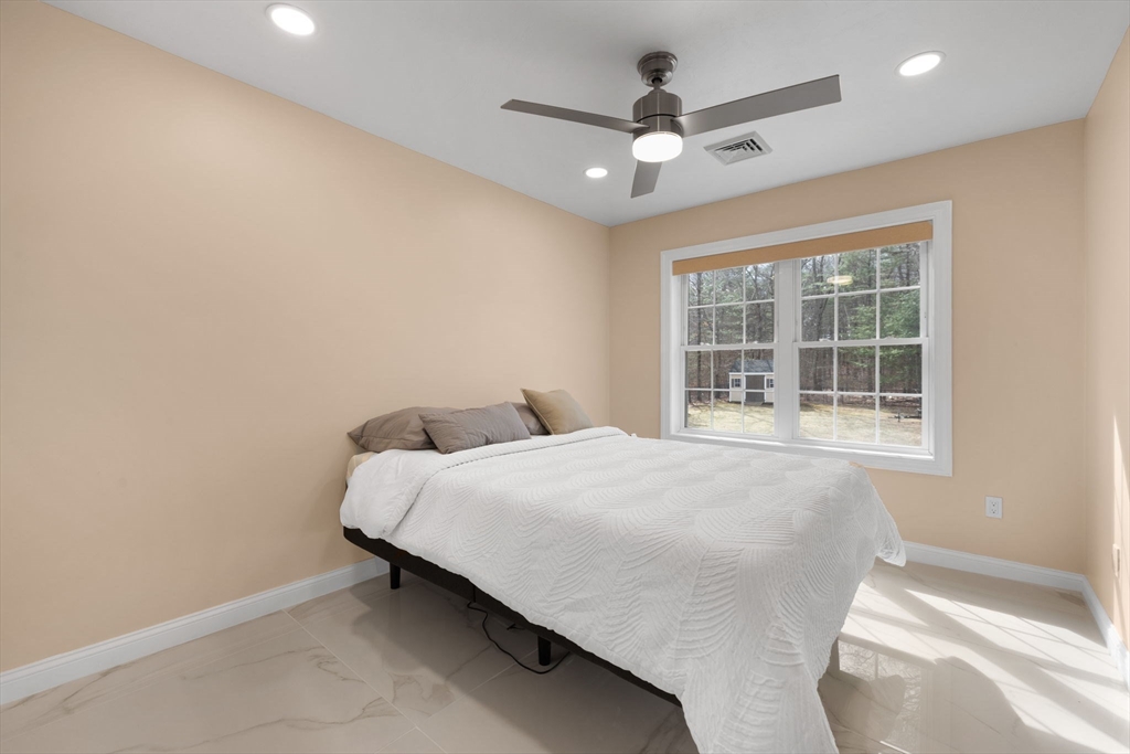 60 Shufelt Rd, South Walpole