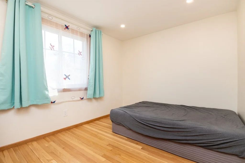 22 Livoli Rd, Framingham