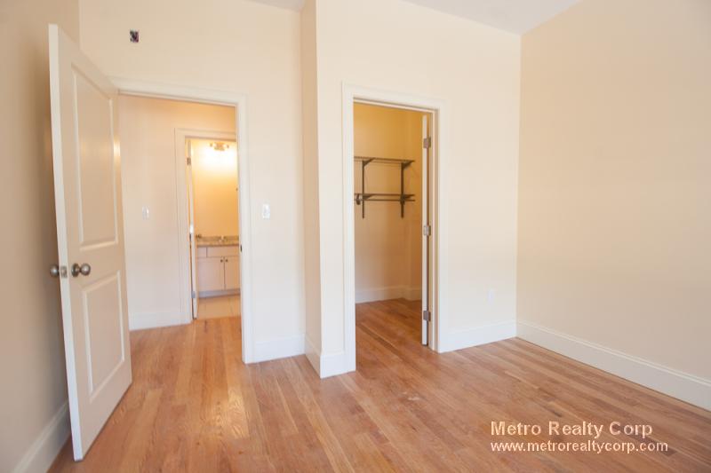 5165 Washington St, West Roxbury