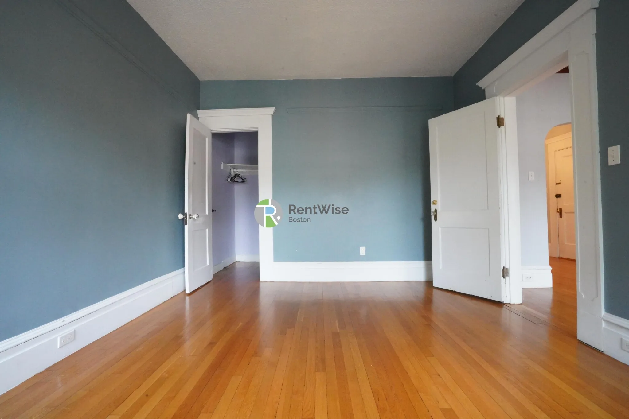 94 Naples Rd, North Brookline
