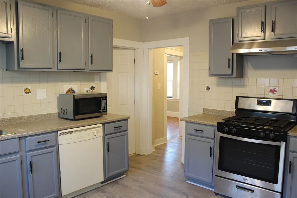 10 Mattakeeset St, Mattapan