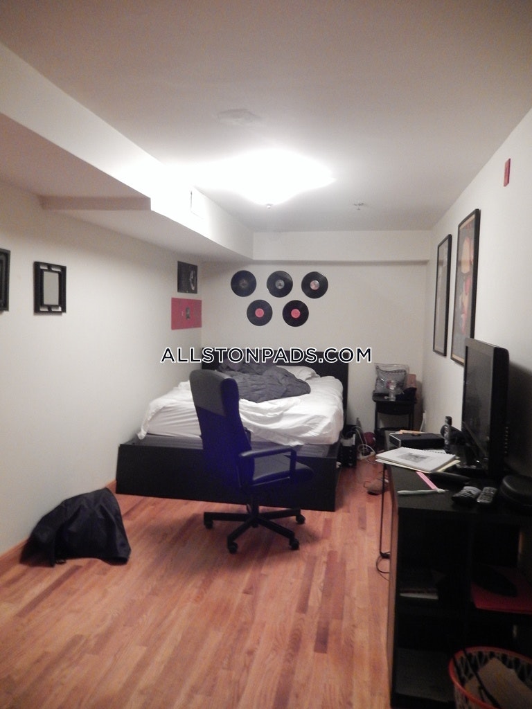 4 bed, 2 bath apartment for rent at 102 Allston St Unit 3.1, Allston — photo 12 of 15