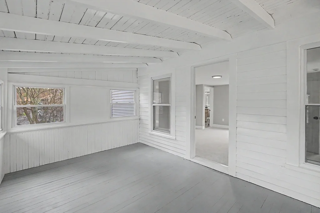 122 Chapin Rd, Hudson