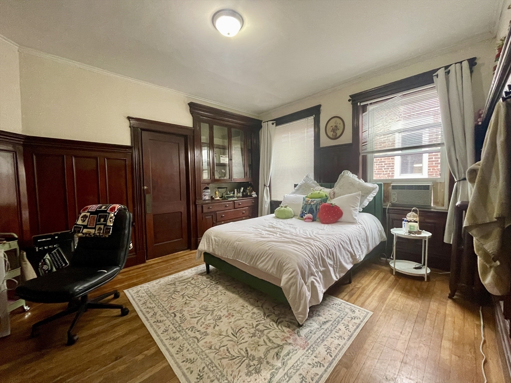 11 Euston St, Brookline