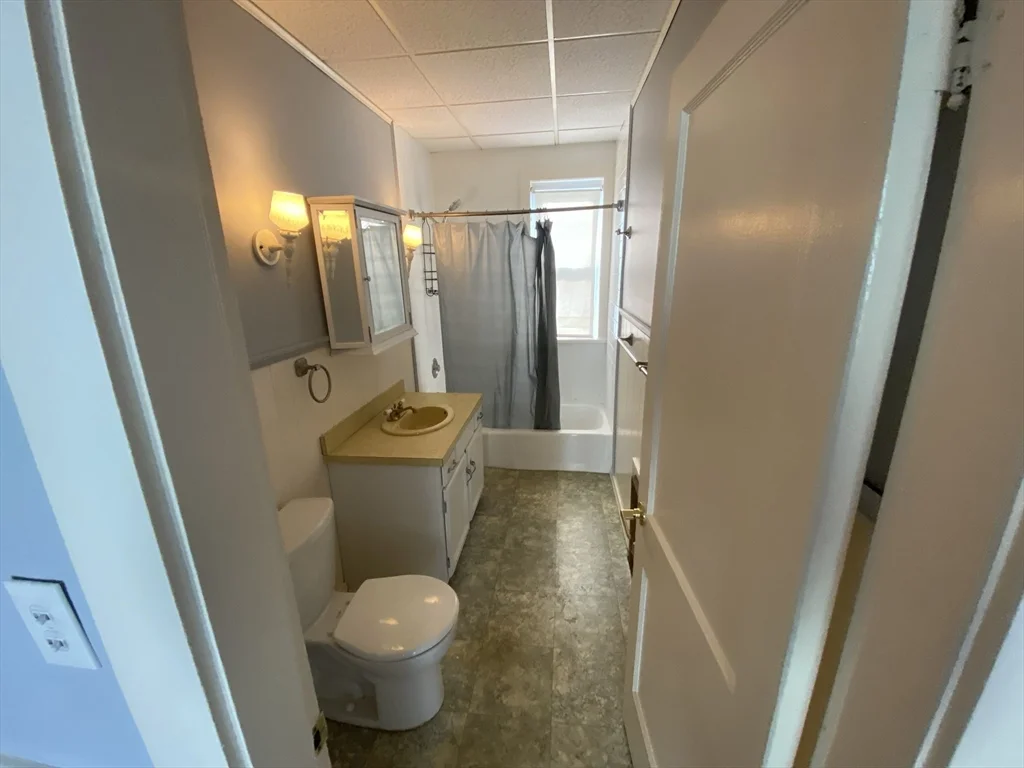 147 Oakland Ave, Methuen