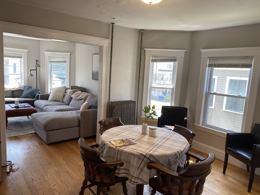 129 Brooks St, Oak Square