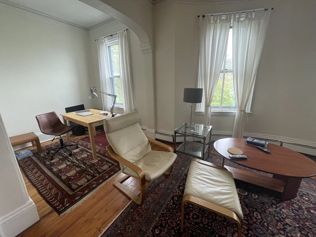 811 E Broadway, South Boston