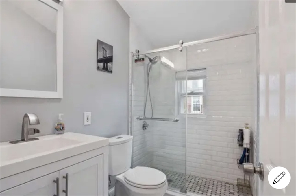 66 Bolton St, South Boston