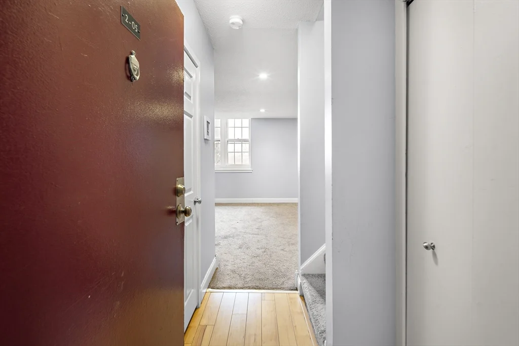 201 Thorndike St, Lowell