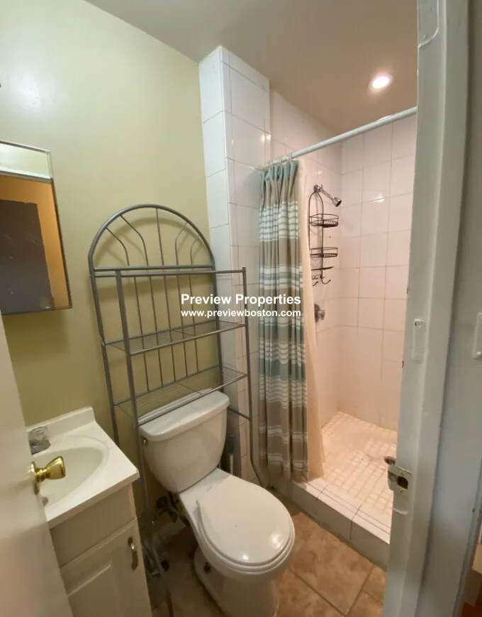 147 Meridian St, East Boston