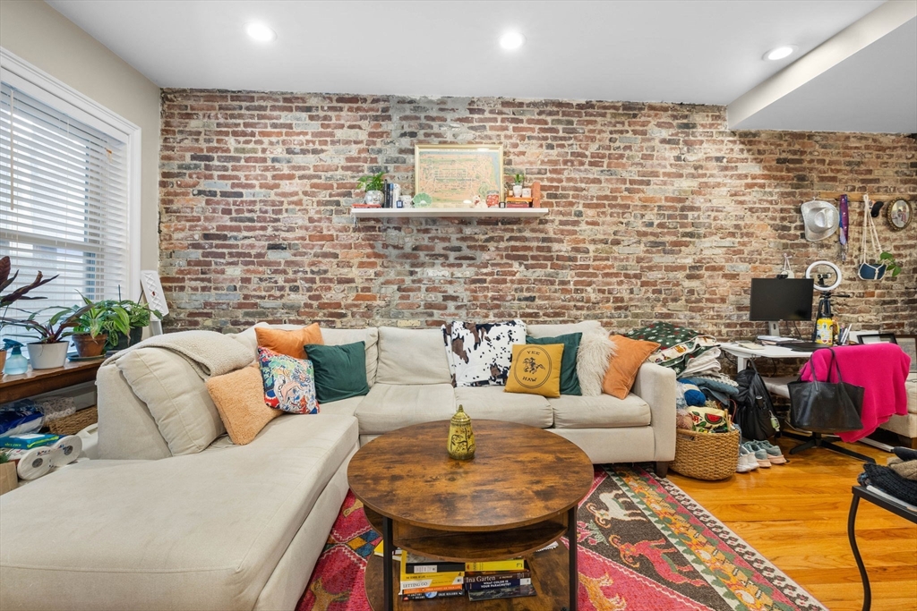 102 Chelsea St, East Boston