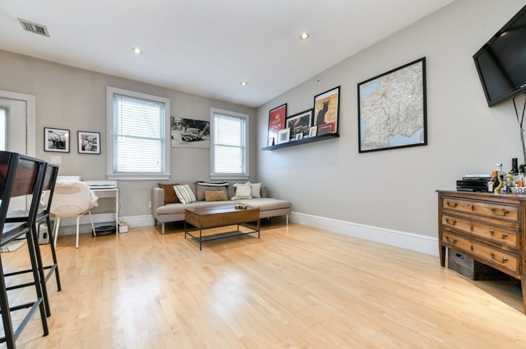 137-139 D St, South Boston