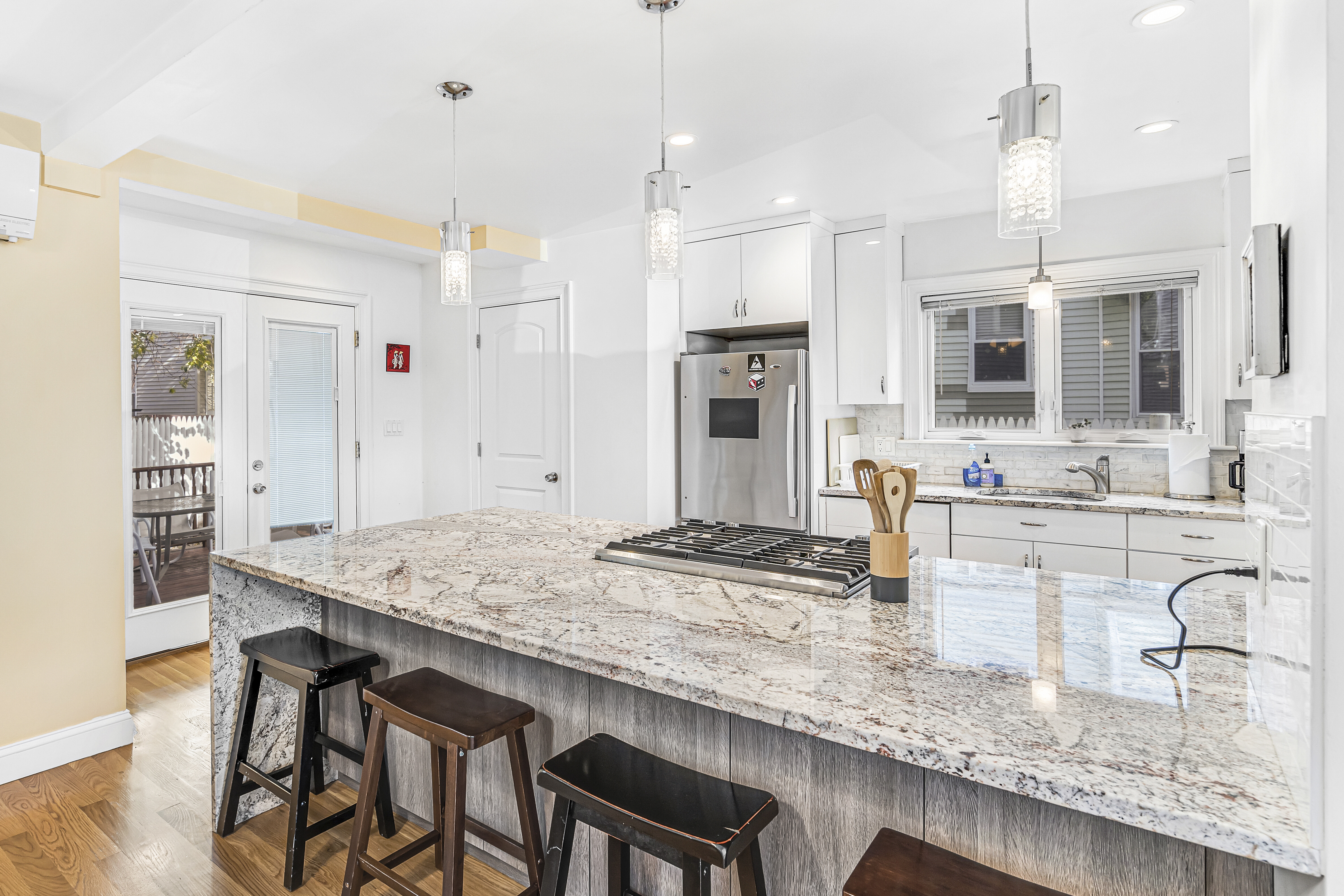 4 bed, 2.5 bath apartment for rent at 12 Bradbury St Unit 12, Allston — photo 10 of 30