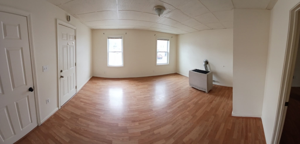 1909 North Main St, Fall River