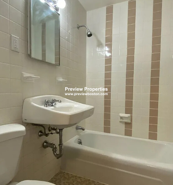 180 North Beacon St, Brighton